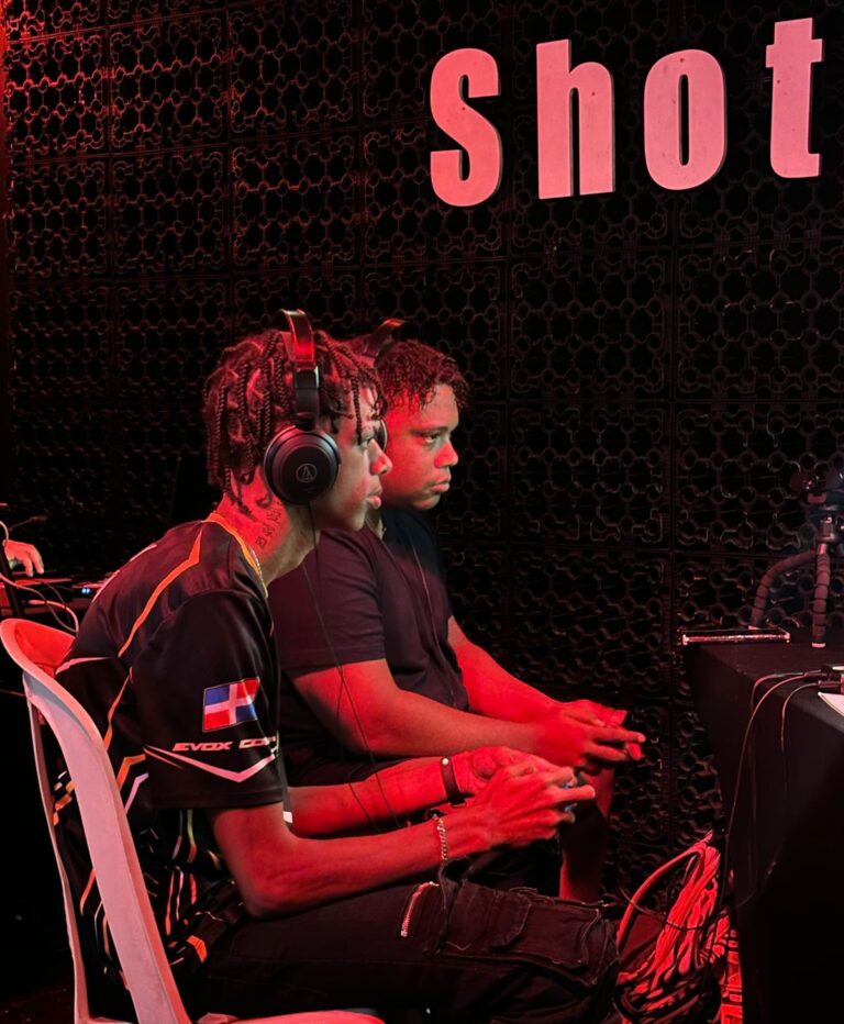 Ultimate Gaiden Smash at Shots